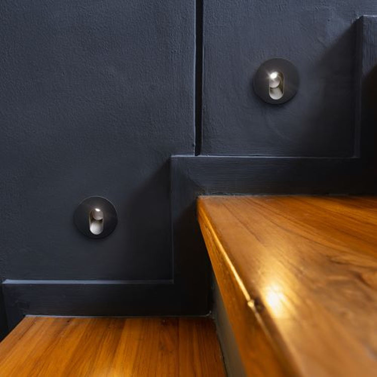 Falba süllyesztett lámpák